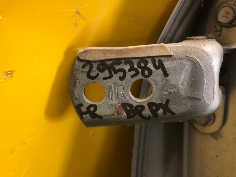 Петля двери верхняя передняя правая TOYOTA COROLLA 120 00-07 68710-02050 Б/У