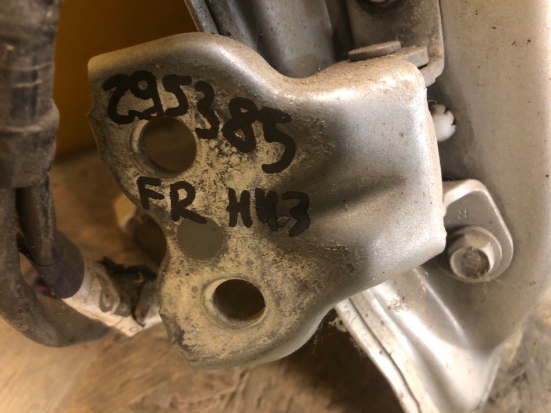 Петля двери нижняя передняя правая TOYOTA COROLLA 120 00-07 68730-02040 Б/У