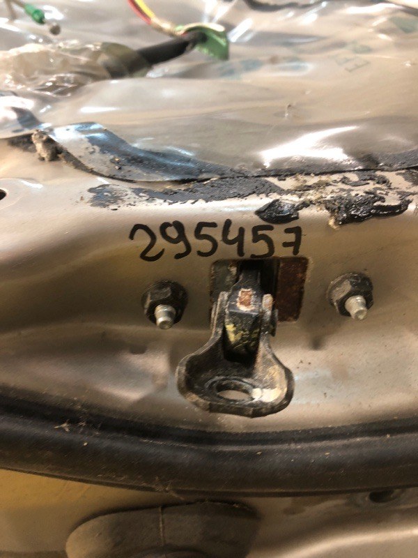 Ограничитель двери задний правый TOYOTA CAMRY 40 06-11 68630-33070 Б/У