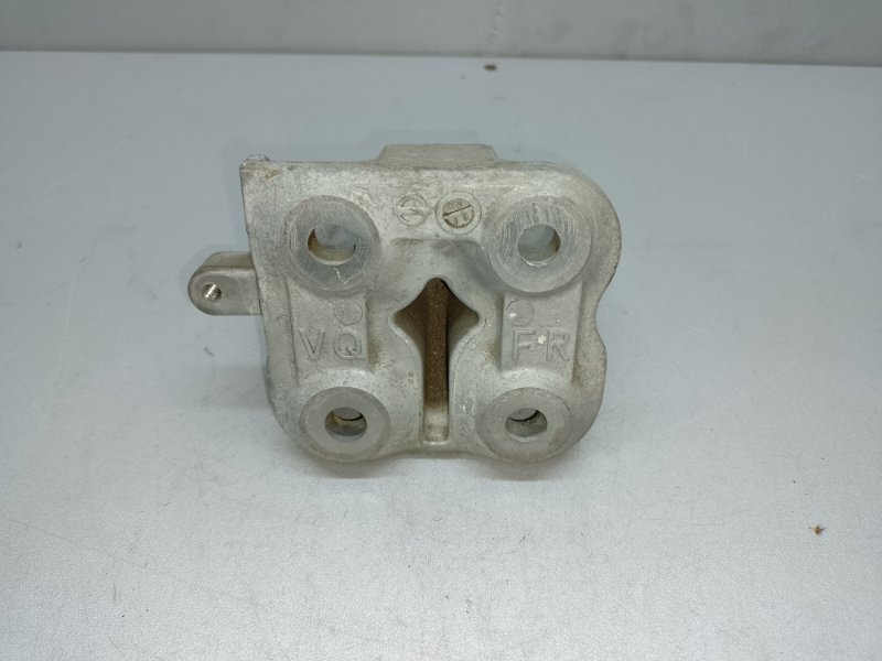 Кронштейн опоры двигателя передний NISSAN PATHFINDER R52 12-21 3.5 VQ35DE