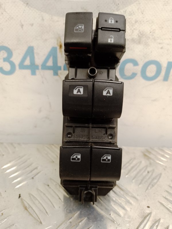 Блок управления стеклоподъемниками передний левый TOYOTA CAMRY 55 14-17 84820-06120 Б/У