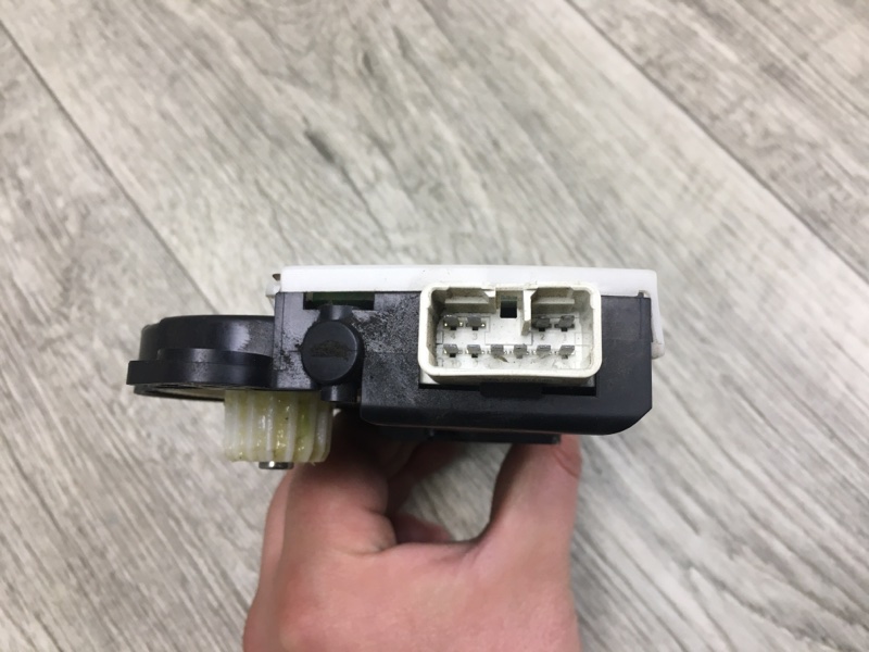 Моторчик люка VENZA 09-16