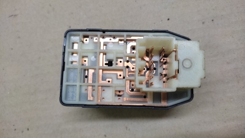 Блок управления зеркалами SONATA YF 10-14 2012 2.4 G4KK Блок управления зеркалами SONATA YF 10-14 2012 2.4 G4KK