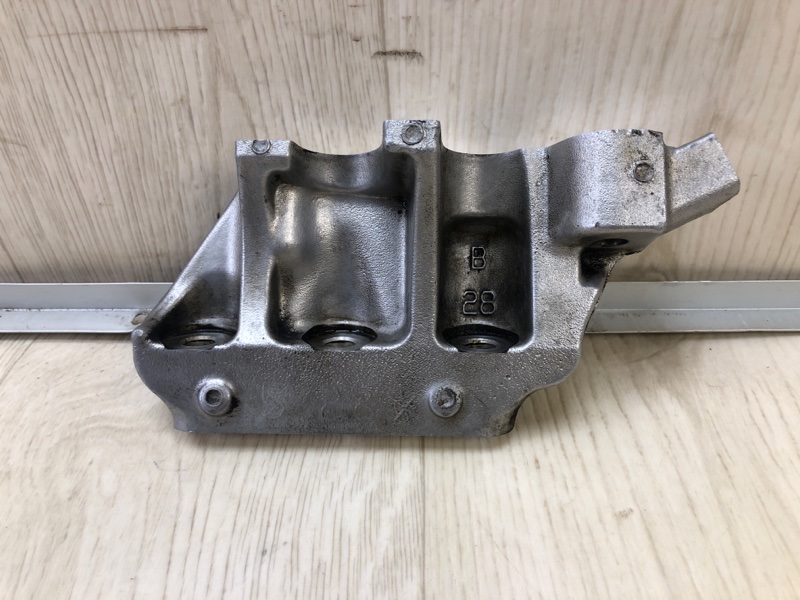 Кронштейн двигателя правый TOYOTA SOLARA 03-09 COUPE 2.4 2AZFE 123160H050 Б/У