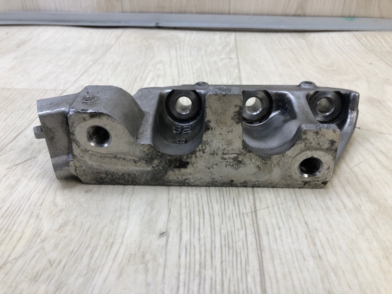 Кронштейн двигателя правый TOYOTA SOLARA 03-09 COUPE 2.4 2AZFE