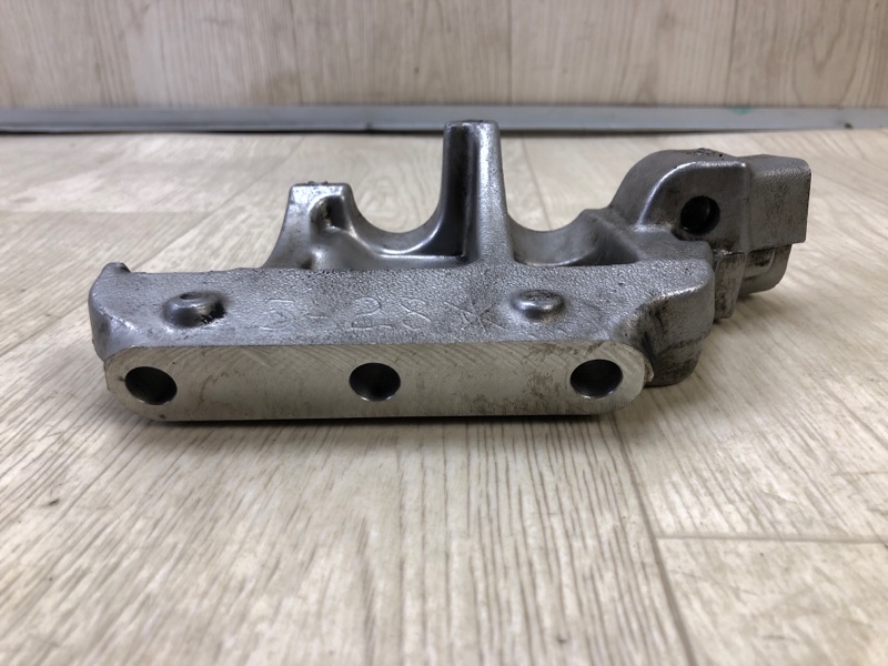 Кронштейн двигателя правый SOLARA 03-09 COUPE 2.4 2AZFE