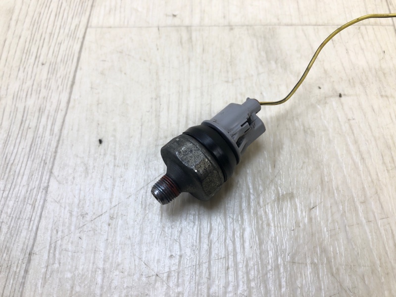Запчасть датчик давления масла двс TOYOTA SOLARA 03-09 COUPE 2.4 2AZFE 835300E010 Б/У Датчик давления масла ДВС TOYOTA SOLARA 03-09 COUPE 2.4 2AZFE 835300E010 Б/У
