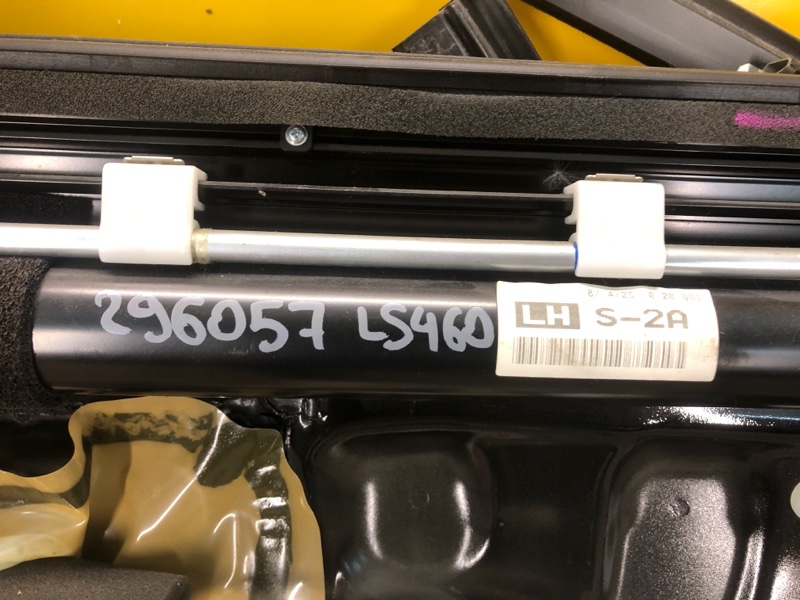 Шторка окна задняя левая LEXUS LS460 06-12 65944-50010 Б/У