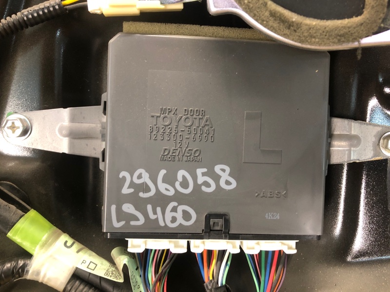 Блок управления дверей задний левый LEXUS LS460 06-12 89225-50041 Б/У