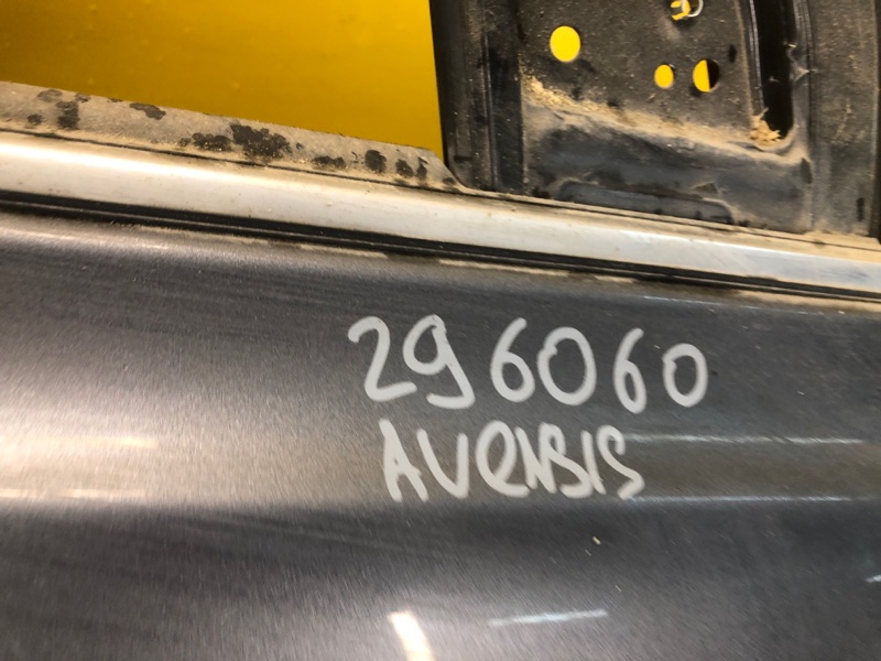 Дверь передняя правая AVENSIS 03-08 Дверь передняя правая AVENSIS 03-08