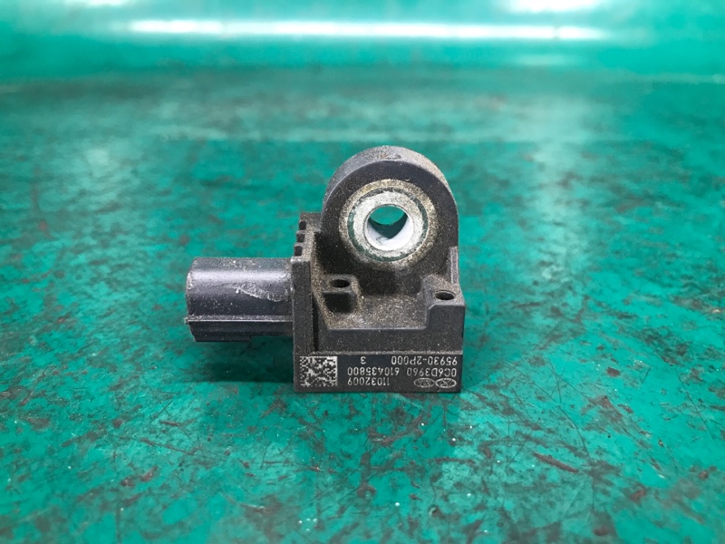 Датчик удара передний правый KIA SORENTO XM 09-14 2009 2.4 95930-2P000 Б/У