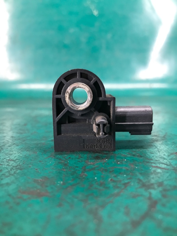 Датчик удара передний правый KIA SORENTO XM 09-14 2.4