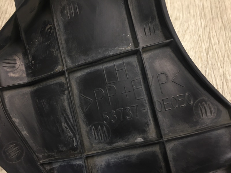 Брызговик передний левый TOYOTA HIGHLANDER 13-19