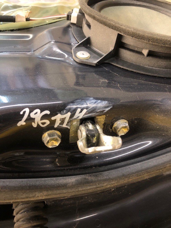 Запчасть ограничитель двери задний правый TOYOTA PRIUS - 30 09-17 68630-47031 Б/У Ограничитель двери задний правый TOYOTA PRIUS - 30 09-17 68630-47031 Б/У