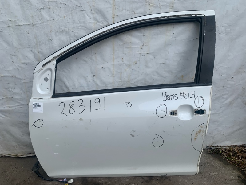 Запчасть дверь передняя левая TOYOTA YARIS 05–11 67002-52460 Б/У Дверь передняя левая TOYOTA YARIS 05–11 67002-52460 Б/У
