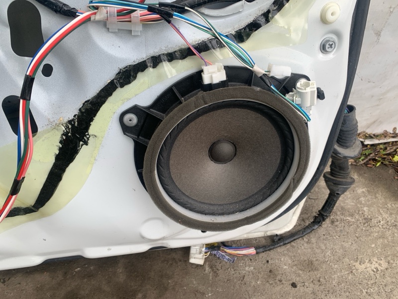 Дверь передняя левая YARIS 05–11 Дверь передняя левая YARIS 05–11