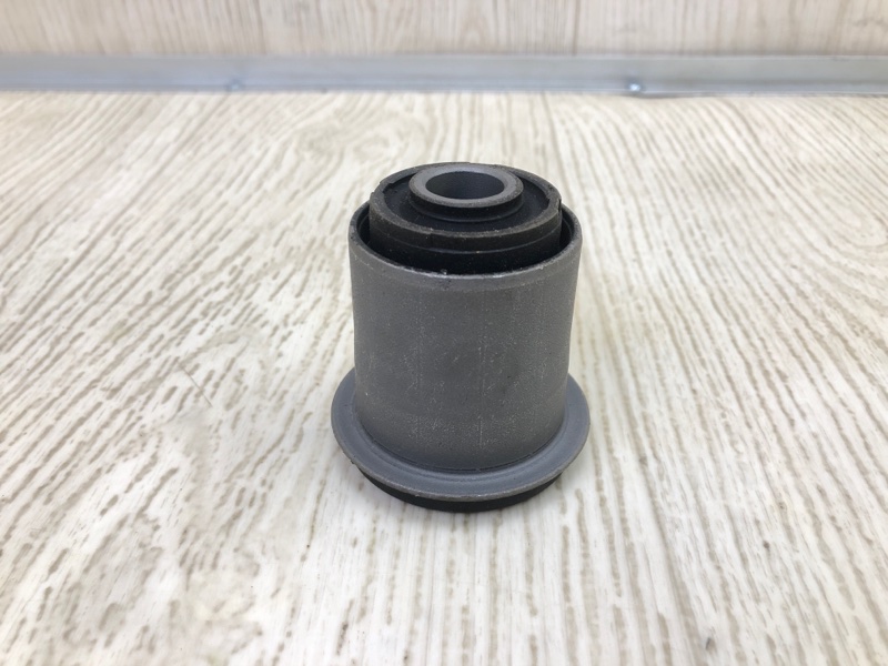 Сайлентблок передний LEXUS GX470 02-09 4863260020 новая
