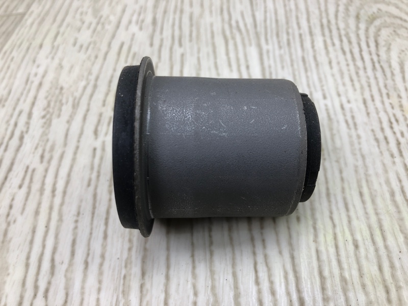 Сайлентблок передний GX470 02-09