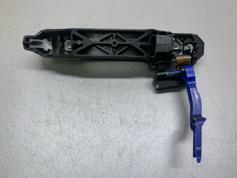 Ручка двери наружная задняя левая YARIS 05–11 Ручка двери наружная задняя левая YARIS 05–11