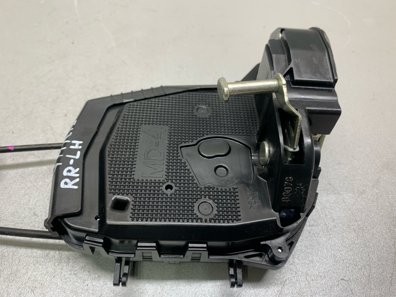 Замок двери задний левый YARIS 05–11