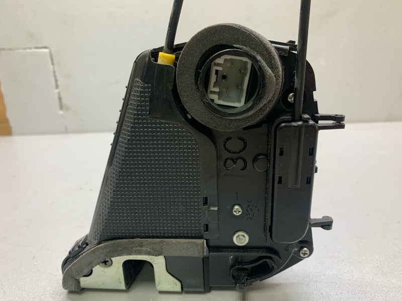 Замок двери задний левый YARIS 05–11