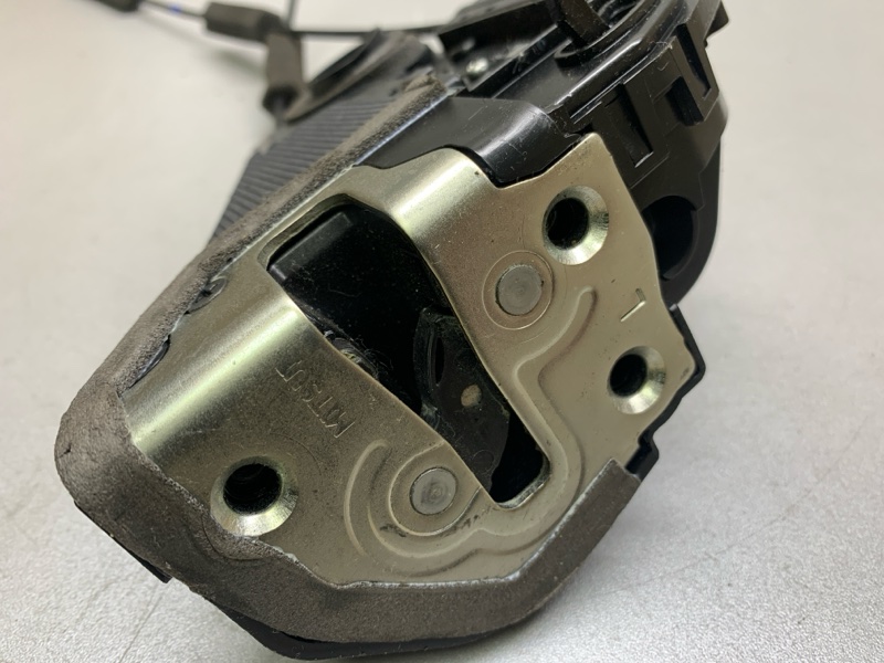 Замок двери задний левый YARIS 05–11