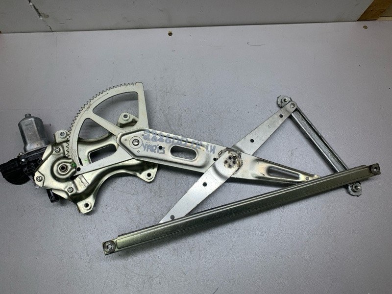 Стеклоподъемник передний левый TOYOTA YARIS 05–11 69802-52110 Б/У