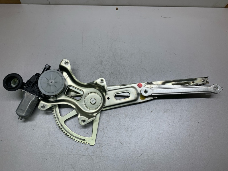 Стеклоподъемник передний левый TOYOTA YARIS 05–11