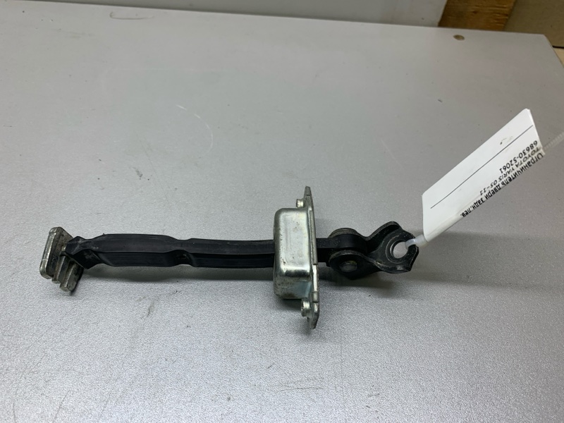 Ограничитель двери задний левый YARIS 05–11