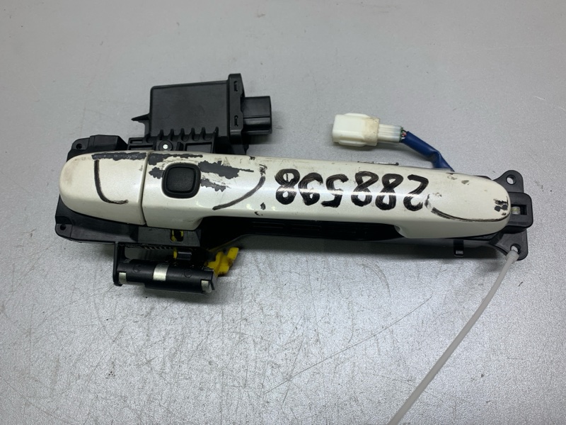 Ручка двери наружная передняя левая YARIS 05–11 Ручка двери наружная передняя левая YARIS 05–11