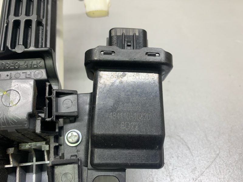 Ручка двери наружная передняя левая YARIS 05–11 Ручка двери наружная передняя левая YARIS 05–11