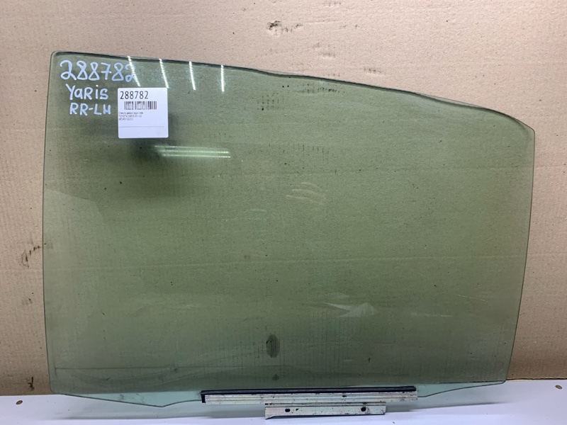 Запчасть стекло двери заднее левое TOYOTA YARIS 05–11 68140-52280 Б/У Стекло двери заднее левое TOYOTA YARIS 05–11 68140-52280 Б/У