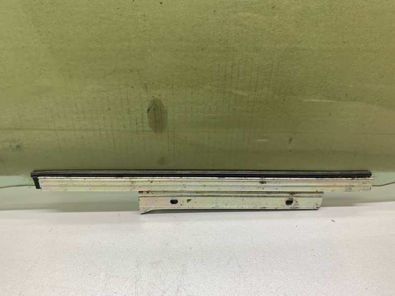 Стекло двери заднее левое YARIS 05–11 Стекло двери заднее левое YARIS 05–11