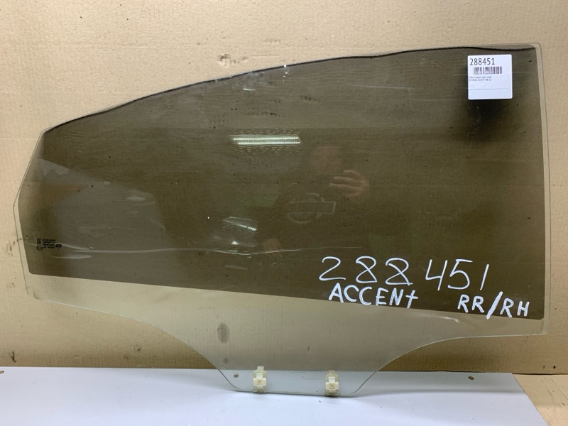 Запчасть стекло двери заднее правое HYUNDAI ACCENT RB 10- Б/У Стекло двери заднее правое HYUNDAI ACCENT RB 10- Б/У