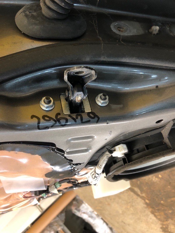 Запчасть ограничитель двери задний левый TOYOTA AVENSIS 08-18 68630-05050 Б/У Ограничитель двери задний левый TOYOTA AVENSIS 08-18 68630-05050 Б/У