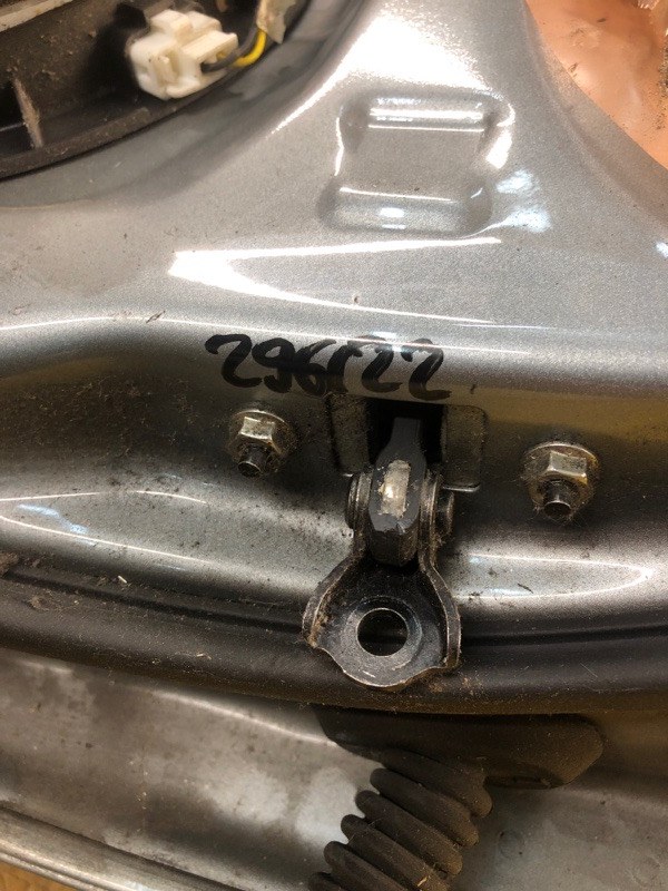 Запчасть ограничитель двери задний левый TOYOTA AVENSIS 08-18 68630-05050 Б/У Ограничитель двери задний левый TOYOTA AVENSIS 08-18 68630-05050 Б/У