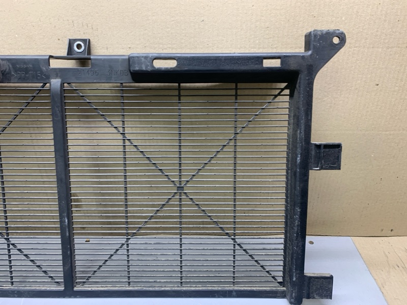 Дефлектор радиатора LEAF 10-17