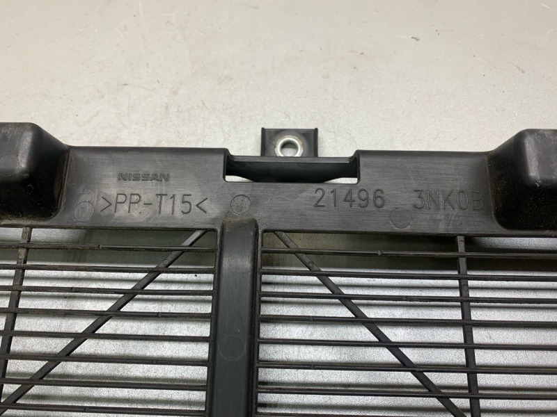 Дефлектор радиатора LEAF 10-17