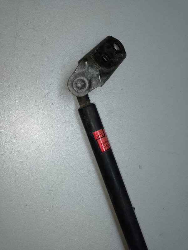 Амортизатор капота левый RX300 98-03 2000 3.0 1MZFE