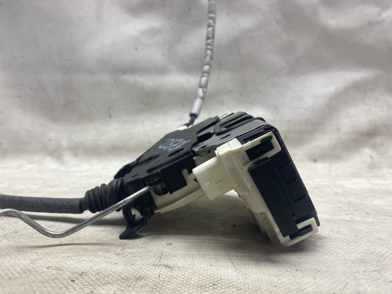 Замок двери передний левый QX30 16-20 2016 Внедорожник 2.0 20PET