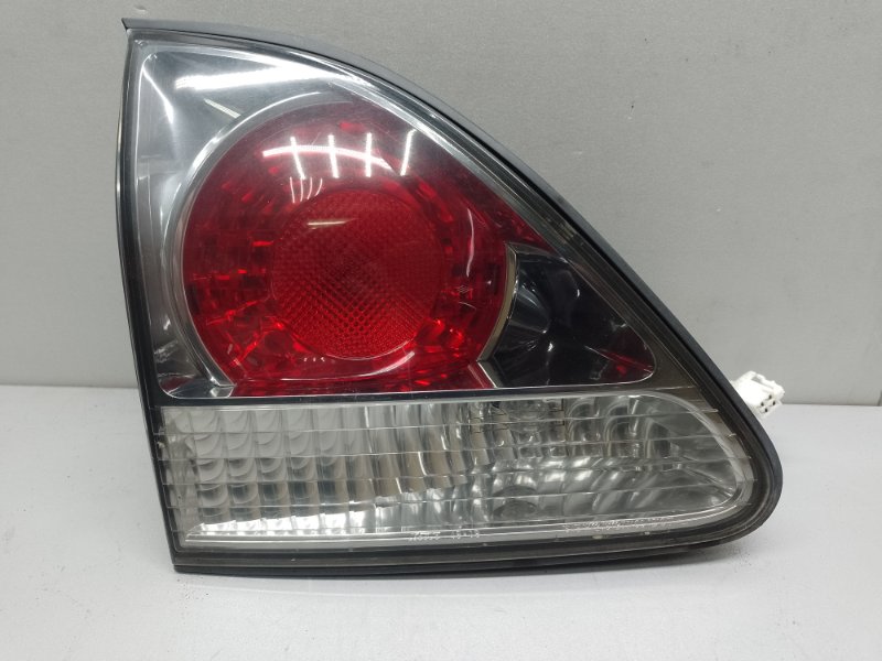 Фонарь внутренний левый LEXUS RX300 98-03 2000 3.0 1MZFE 81590-48030 Б/У