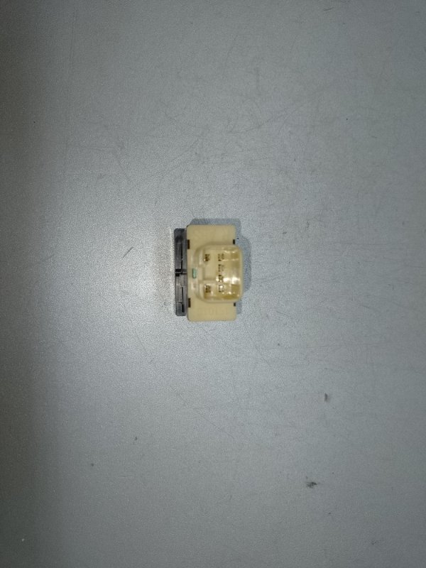 Кнопка обогрева сидений передняя правая LEXUS RX300 98-03 3.0 1MZFE