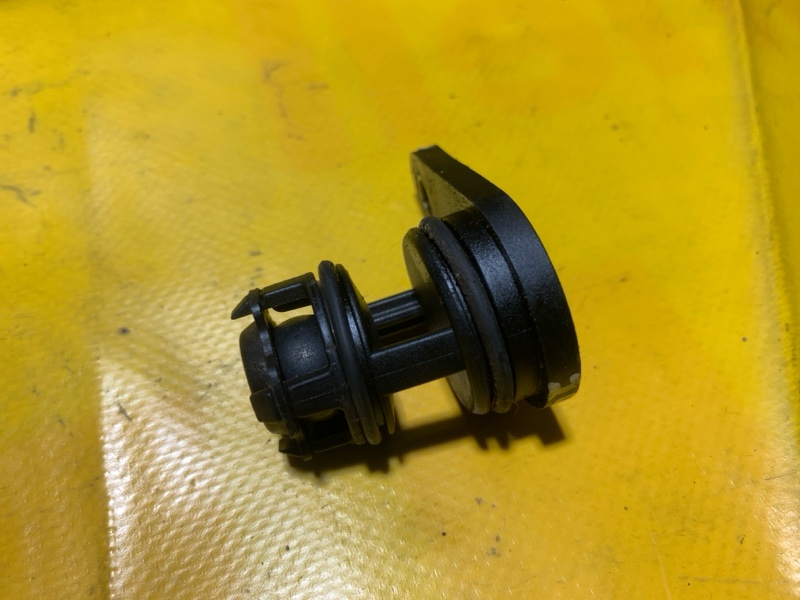 Клапан вентиляции картерных газов CAYENNE 10-18 2013 CNRB 3.0 DIESEL Клапан вентиляции картерных газов CAYENNE 10-18 2013 CNRB 3.0 DIESEL