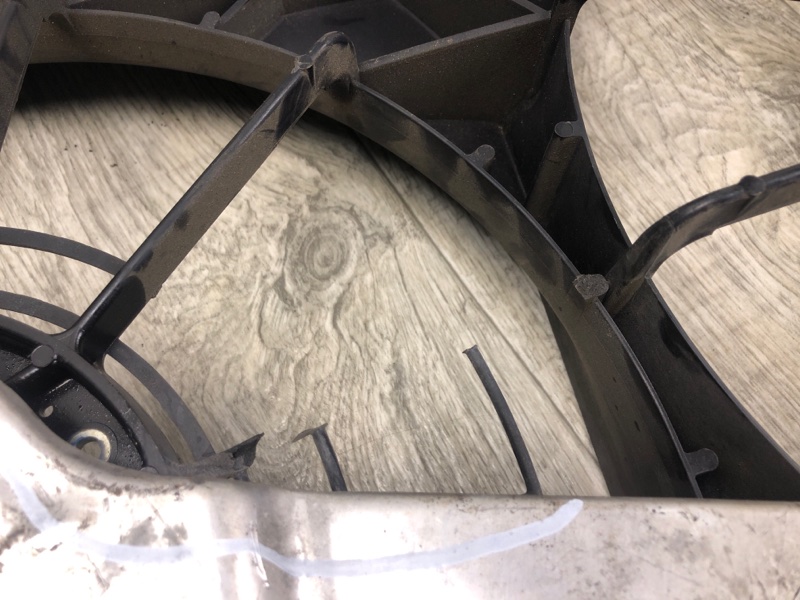 Диффузор вентилятора основного радиатора CX-9 06-16 2012 3.7 CA