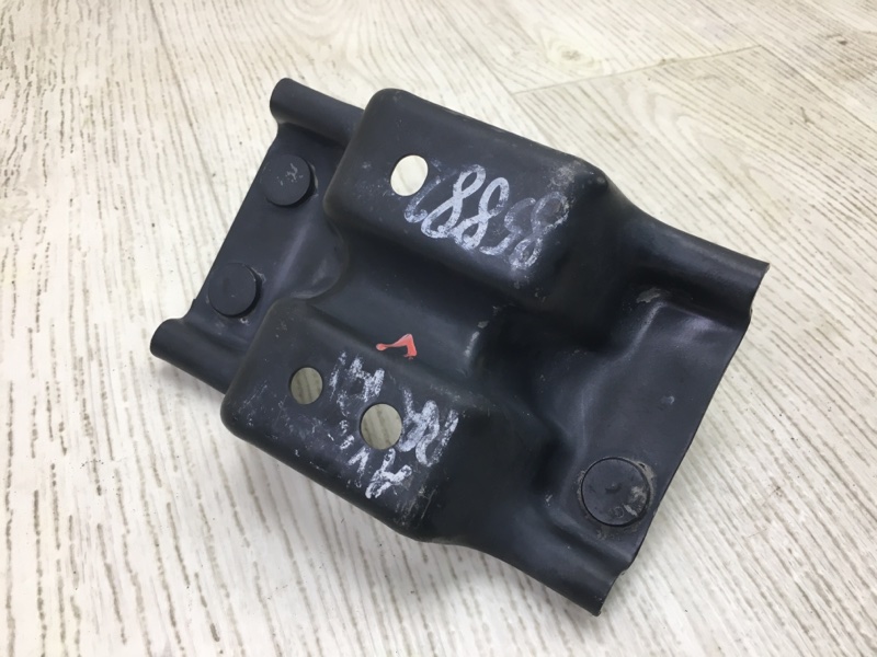 Кронштейн усилителя заднего бампера правый TOYOTA AVALON 05-12