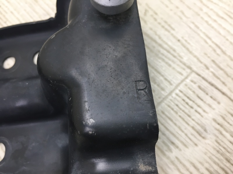 Кронштейн усилителя заднего бампера правый AVALON 05-12