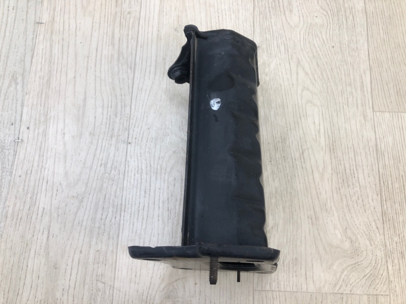 Кронштейн усилителя переднего бампера левый GS350 GS300 05-11