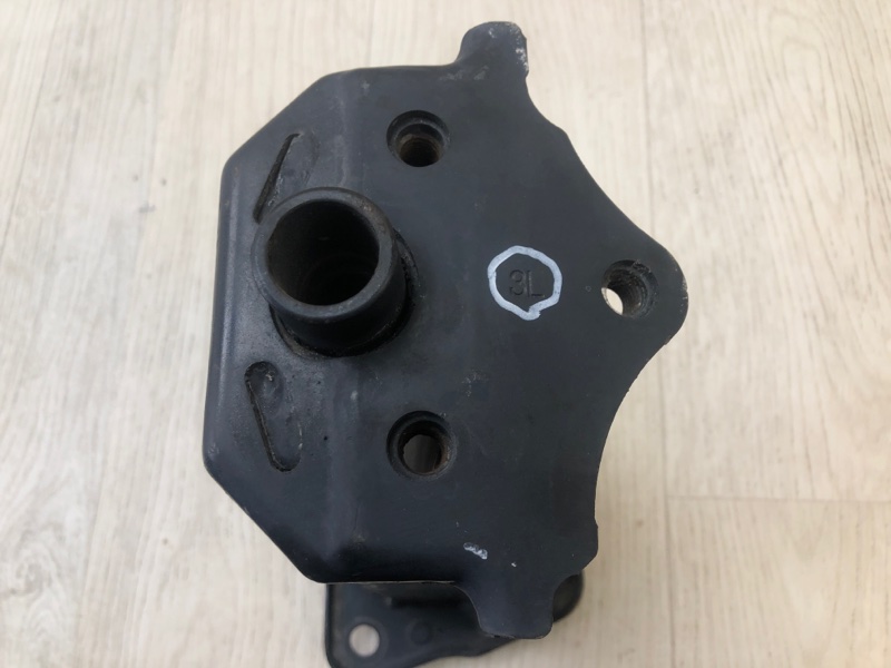 Кронштейн усилителя переднего бампера левый GS350 GS300 05-11