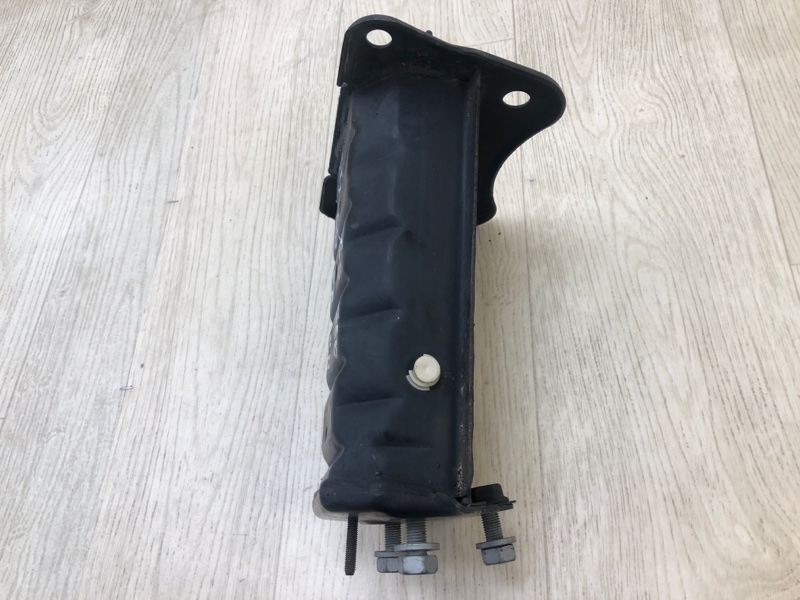 Кронштейн усилителя переднего бампера правый GS350 GS300 05-11 Кронштейн усилителя переднего бампера правый GS350 GS300 05-11