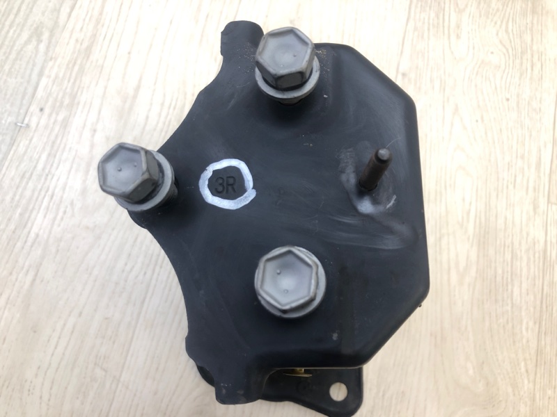 Кронштейн усилителя переднего бампера правый GS350 GS300 05-11 Кронштейн усилителя переднего бампера правый GS350 GS300 05-11